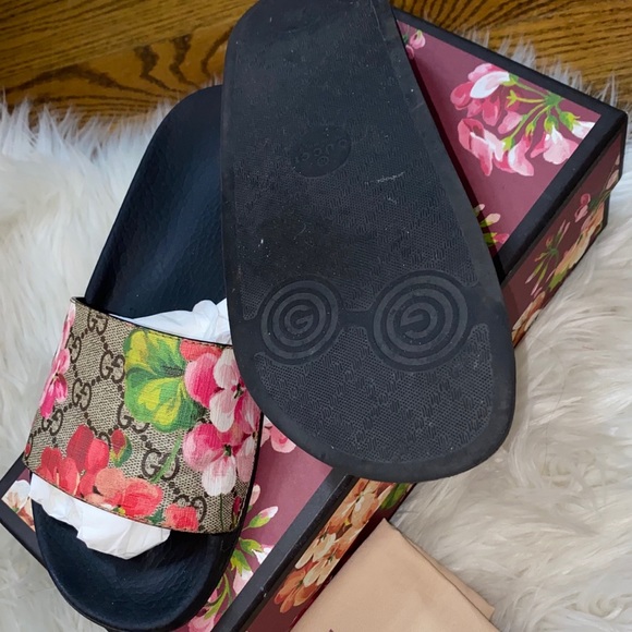 Gucci Floral GG Canvas Slide Sandals in Pink, Green, Black - Picture 4 of 6